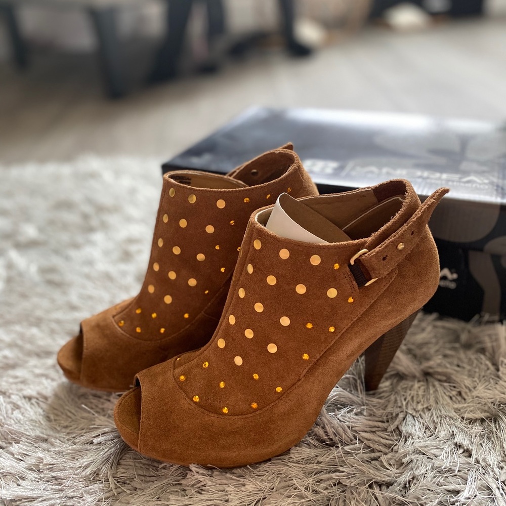 Tan suede heels